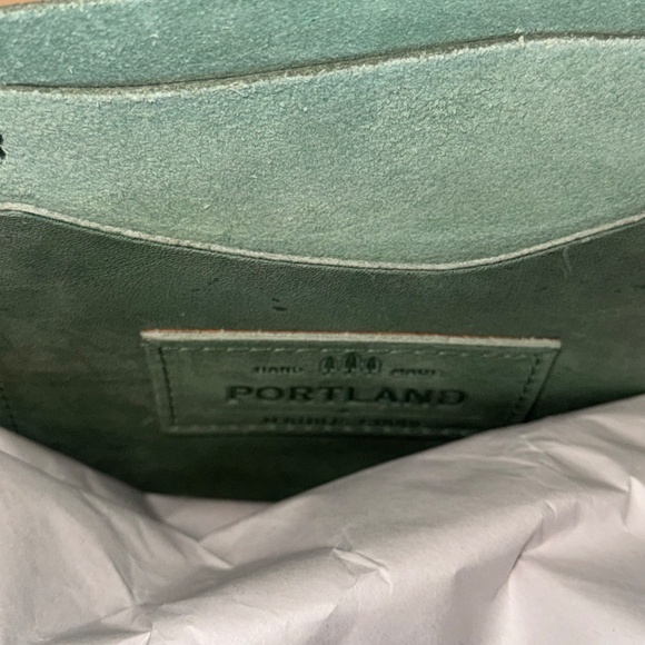 Portland Leather MEDIUM CROSSBODY TOTE Cucumber Green NEW in Box - Picture 15 of 15